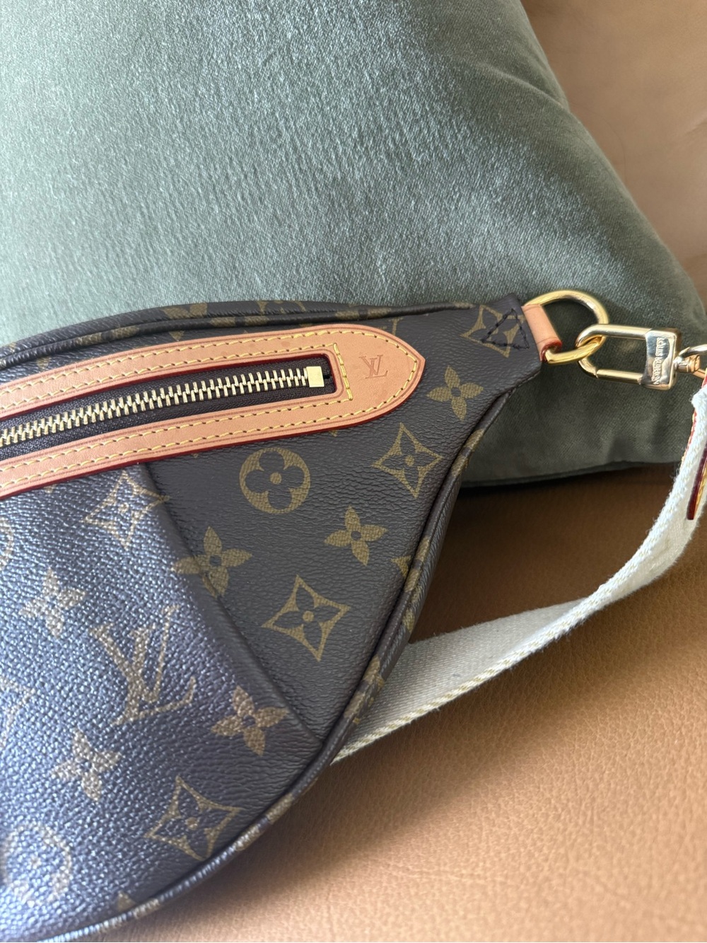 Louis Vuitton Monogram High rise bumbag - Picture 4 of 16